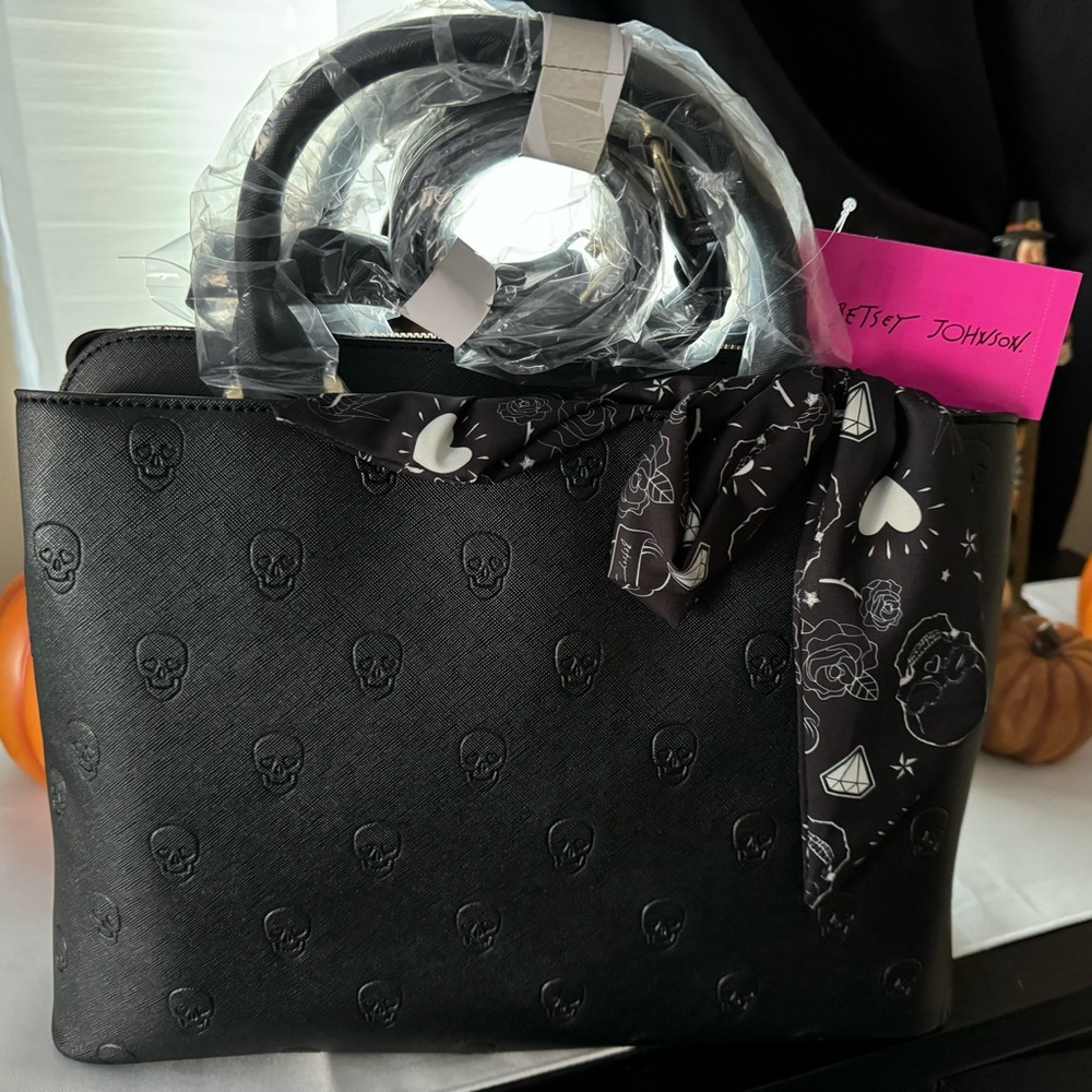 SKULLICIOUS SATCHEL BLACK